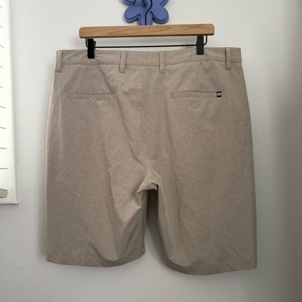 Travis Mathew Waist 38” Beck 10” Inseam Golf Shorts Khaki Outdoor Minimal - Picture 3 of 6